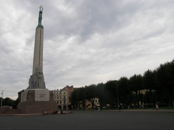 Independent monument